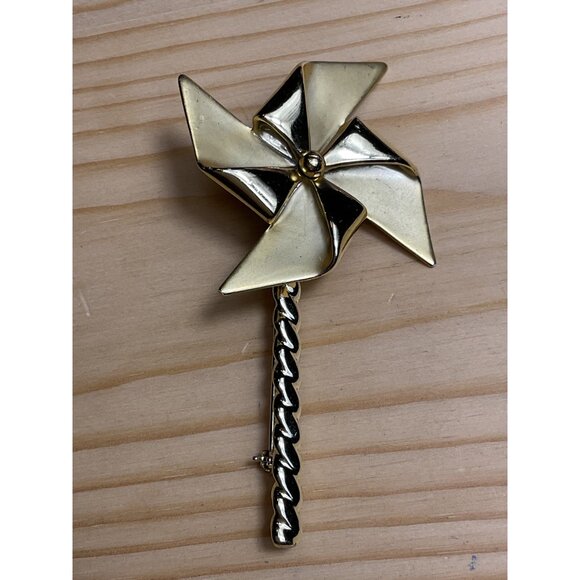 Vintage Gold-Tone Pinwheel Brooch Pin By AJC - Picture 1 of 5